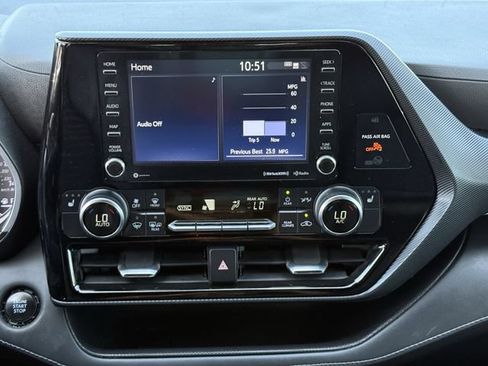 Used 2022 Toyota Highlander XSE FWD image 16