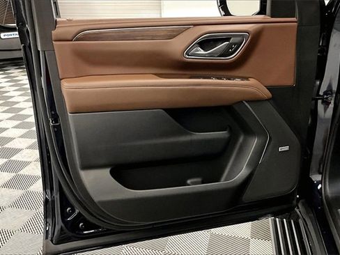 Used 2024 Chevrolet Suburban High Country image 17