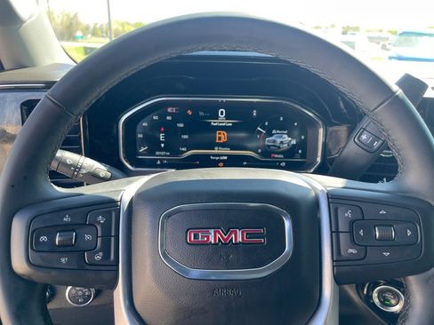Used 2025 GMC Sierra 1500 SLT AWD/4WD image 10