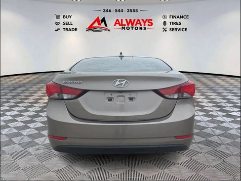 Used 2015 Hyundai Elantra SE w/ Option Group 02 FWD image 4