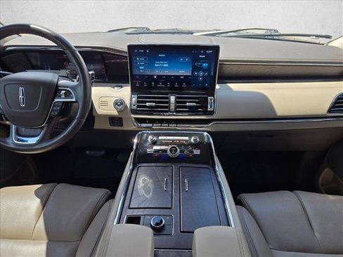 Used 2022 Lincoln Navigator Reserve AWD/4WD image 17