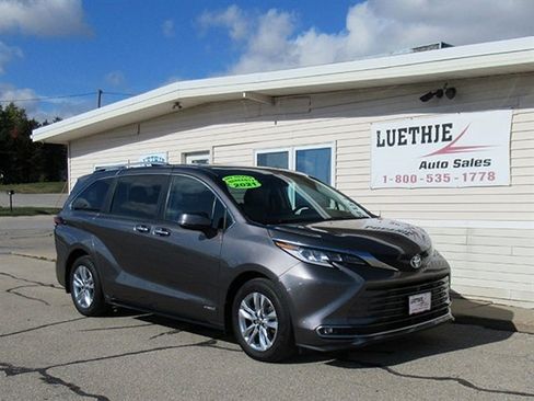 Used 2021 Toyota Sienna Limited image 4
