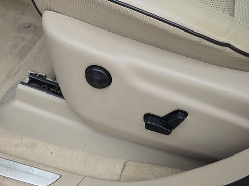 Used 2020 Jeep Grand Cherokee Overland AWD/4WD image 23