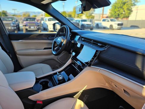 New 2026 Jeep Grand Cherokee L Limited w/ Limited Altitude Package AWD/4WD image 26