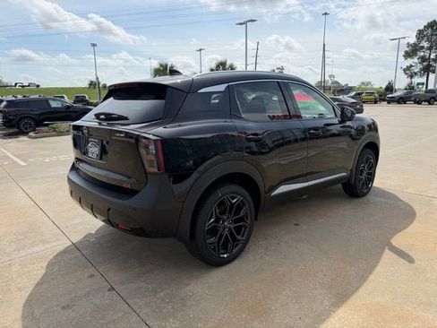 New 2026 Nissan Kicks SR image 5