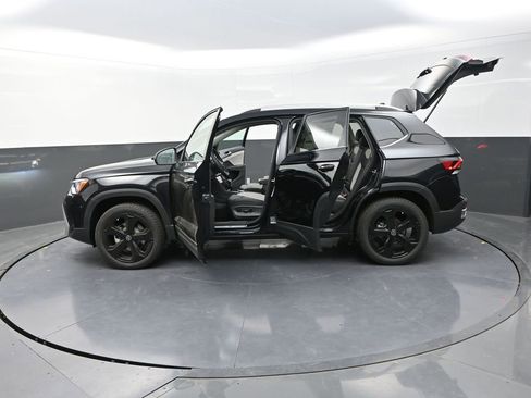 New 2025 Volkswagen Taos SEL image 30