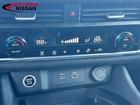 Used 2023 Nissan Rogue SV image 19