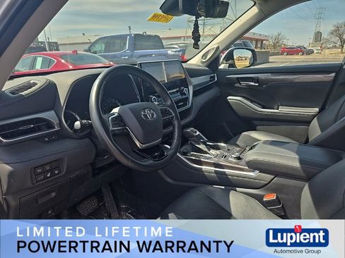 Used 2021 Toyota Highlander Platinum image 12