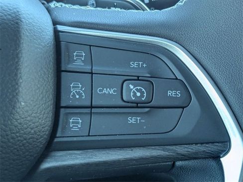 Used 2024 Jeep Grand Cherokee Limited image 11