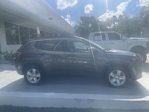 Used 2022 Jeep Compass Latitude image 4