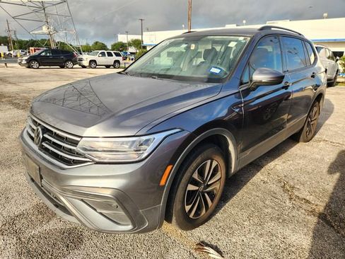 Used 2022 Volkswagen Tiguan S image 3