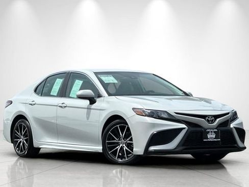 Used 2024 Toyota Camry SE FWD image 2