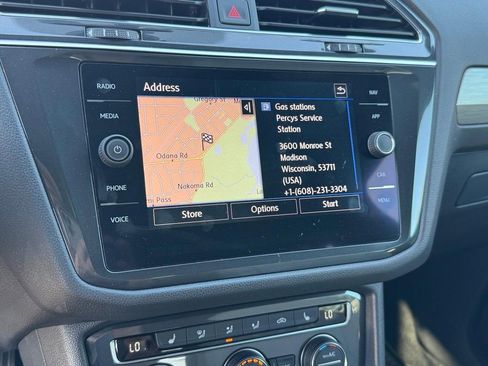 Used 2019 Volkswagen Tiguan SEL R-Line AWD/4WD image 18