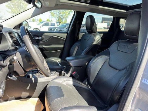Used 2022 Jeep Cherokee Latitude Lux w/ Sun & Sound Group AWD/4WD image 7