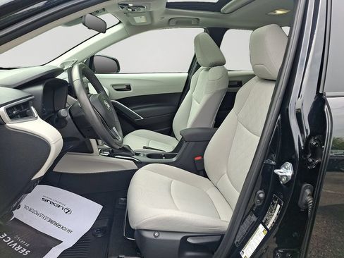 Used 2024 Toyota Corolla Cross LE w/ Moonroof Package AWD/4WD image 14
