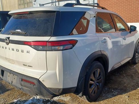 Used 2022 Nissan Pathfinder SV image 2