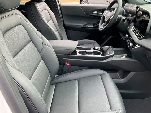 New 2026 Chevrolet Equinox LT w/ Convenience Package II image 18