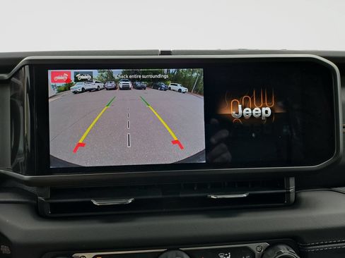 Used 2025 Jeep Wrangler Unlimited Sahara w/ Safety Group AWD/4WD image 29
