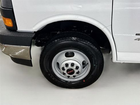 New 2026 GMC Savana 4500 w/ Driver Convenience Package image 28