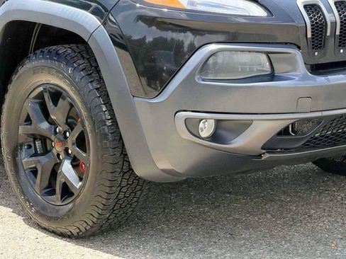 Used 2015 Jeep Cherokee Trailhawk w/ Cold Weather Group AWD/4WD image 10