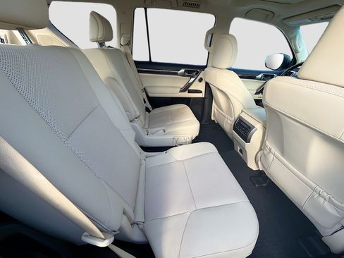 Used 2022 Lexus GX 460 Premium w/ Accessory Package AWD/4WD image 29
