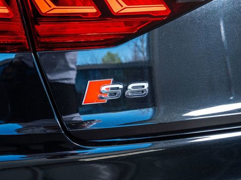 Used 2020 Audi S8 L image 24