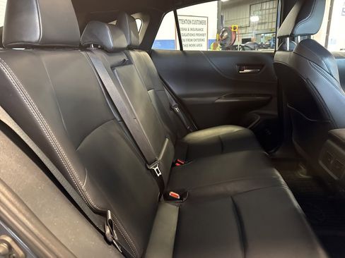 Used 2024 Toyota Venza XLE image 28