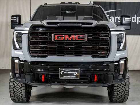 Used 2024 GMC Sierra 2500 AT4X image 3