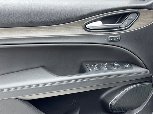 Used 2023 Alfa Romeo Stelvio Ti image 38
