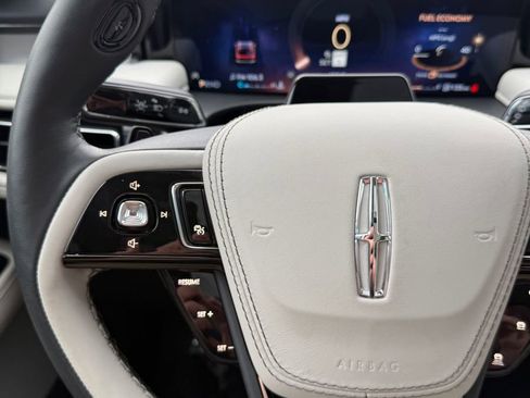 Used 2025 Lincoln Aviator Reserve w/ Equipment Group 201A AWD/4WD image 16