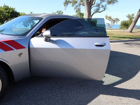 Used 2015 Dodge Challenger SRT Hellcat RWD image 62