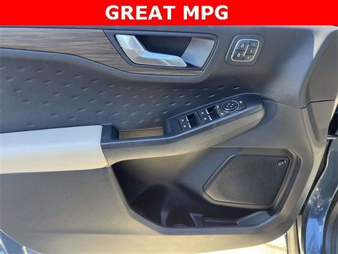 Used 2020 Ford Escape Titanium w/ Titanium Premium Package 2.0 image 17