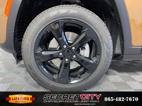 New 2026 Jeep Grand Cherokee L Limited AWD/4WD image 9
