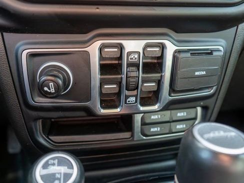 Used 2023 Jeep Gladiator Overland w/ Popular Equipment Package AWD/4WD image 29
