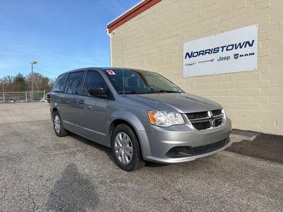 Used 2019 Dodge Grand Caravan SE w/ UConnect Hands-Free Group