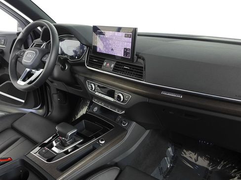 Used 2025 Audi Q5 e Premium Plus w/ Premium Plus Package AWD/4WD image 13