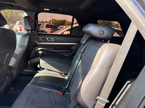 Used 2018 Ford Explorer XLT w/ Equipment Group 202A FWD image 7