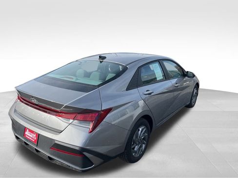 Used 2024 Hyundai Elantra SEL image 30