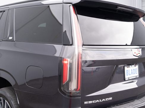 Used 2023 Cadillac Escalade Sport Platinum AWD/4WD image 32