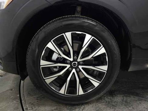 Certified 2025 Volvo XC60 B5 Core image 14