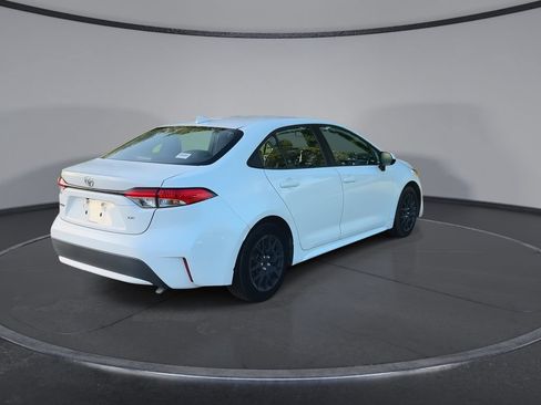 Used 2021 Toyota Corolla LE FWD image 8