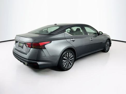 Used 2025 Nissan Altima 2.5 SV FWD image 9