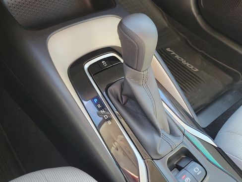 Used 2020 Toyota Corolla LE image 32