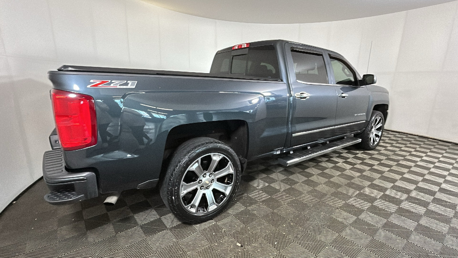 Used 2017 Chevrolet Silverado 1500 LTZ Z71 w/ LTZ Plus Package AWD/4WD image 3