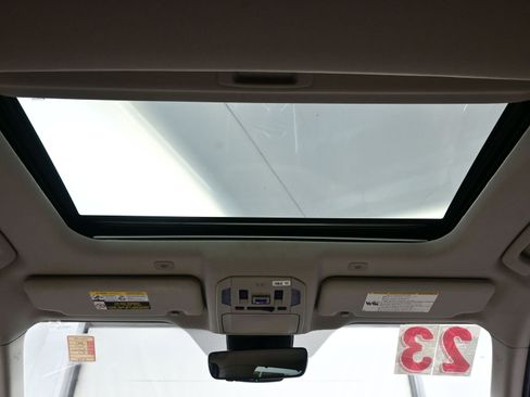 Used 2023 Toyota Highlander Limited image 19