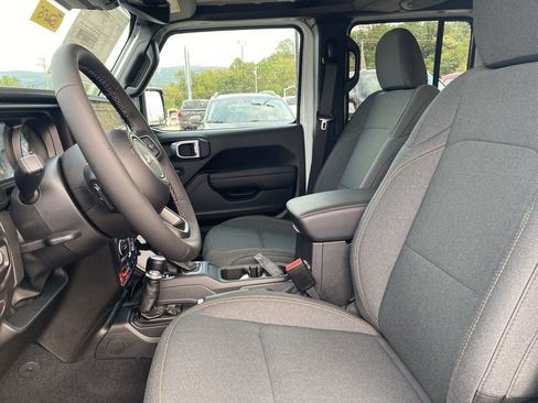 New 2025 Jeep Gladiator Sport AWD/4WD image 17