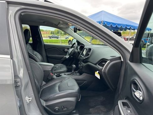 Used 2021 Jeep Cherokee Latitude Lux w/ Comfort/Convenience Group AWD/4WD image 19