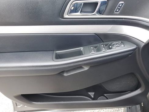 Used 2017 Ford Explorer XLT AWD/4WD image 19