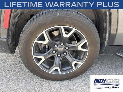 Used 2023 Jeep Wagoneer Series III w/ Preferred Equipment Group AWD/4WD image 12