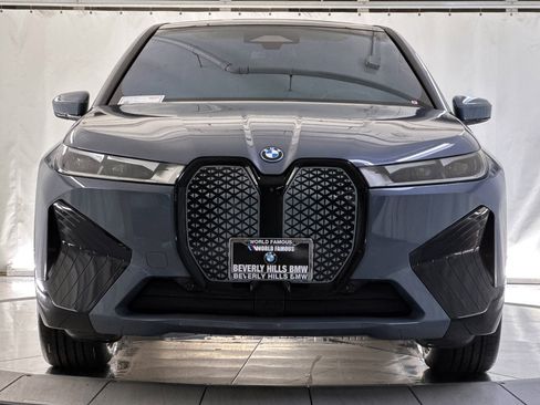 Used 2023 BMW iX xDrive50 w/ Sport Package AWD/4WD image 6